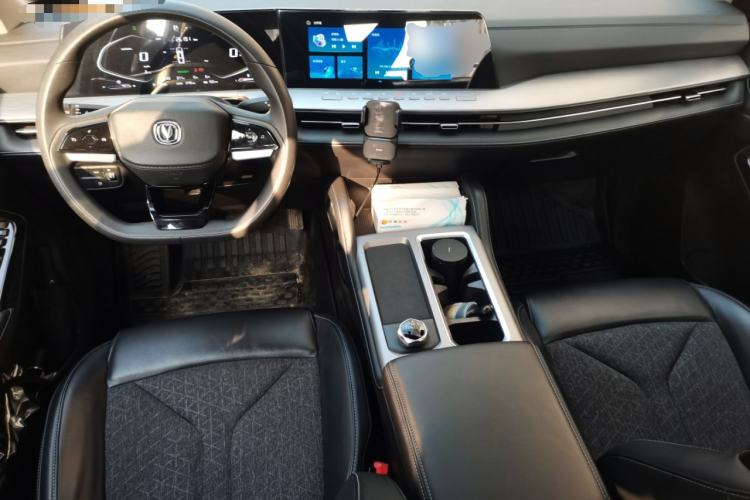 Used CHANGAN Hunter 2024 Warrior Edition Luxury Model Dual-Motor All-Wheel Drive Standard Box