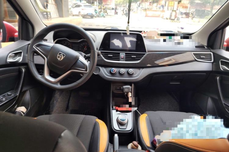 Used Baojun 310 2017 1.5L Automatic Fashion Model Center Console