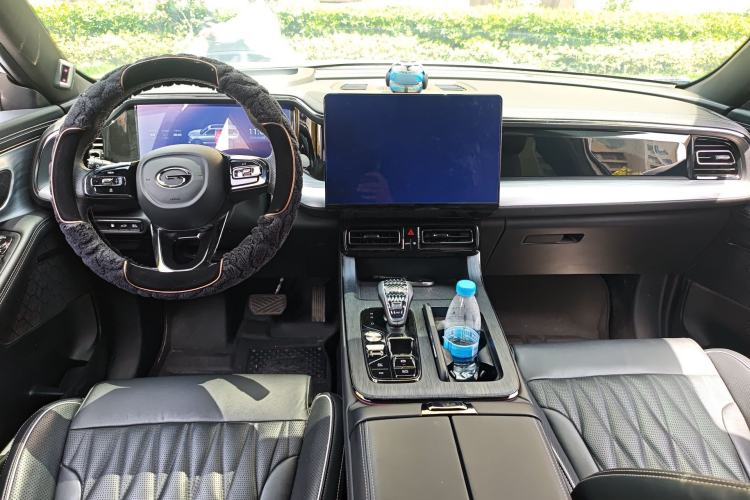 Used GAC Trumpchi GS8 2022 Dual-Engine Series 2.0TM Two-Wheel Drive Prestige Edition (7 Seats) Center Console