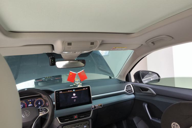 Used Volkswagen Tharu 2023 300TSI Two-Wheel-Drive Full Moon Edition Headliner