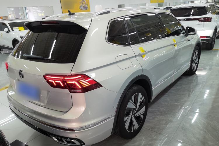 Used Volkswagen Tiguan L 2023 Restyled 330TSI Automatic Two-Wheel Drive R-Line Flagship Edition Rear Right 45 Deg