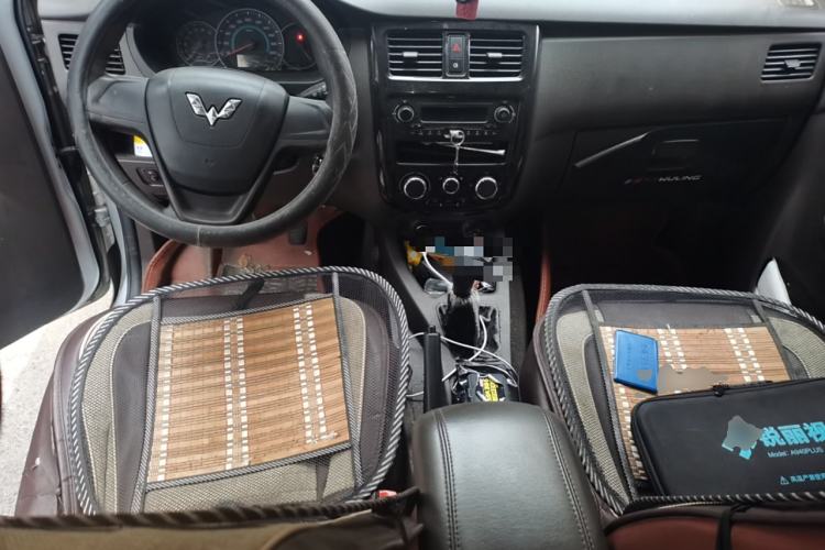 Used Wuling Rongguang V 2018 1.5L Standard Version
