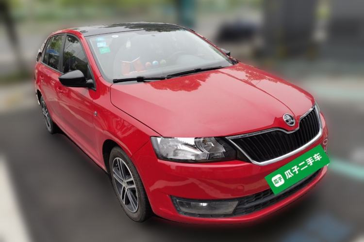 Used Skoda Rapid Spaceback 2014 1.6L Automatic Enjoyment Edition Front Right 45 Deg