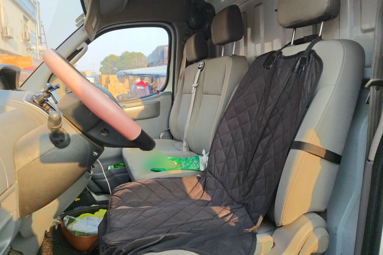 Used SAIC MAXUS Xintu V80 2021 2.0T Manual Classic City Delivery King Short Wheelbase Mid-Roof Design 3 Seats