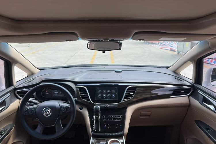 Used Buick GL8 2017 ES 28T Luxury Model China V Standard Interior 1