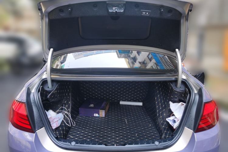 Used BMW 5 Series 2013 525Li Leading Model
