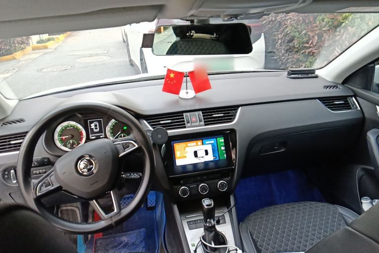 Used Skoda Octavia 2020 TSI230 DSG SmartDrive Luxury Edition Center Console