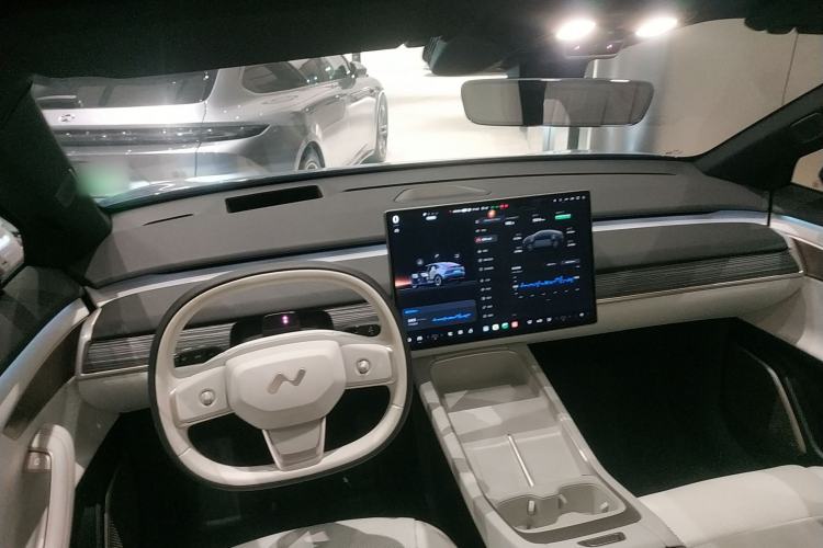 Used ONVO L60 2024 60 kWh Rear-Drive Version