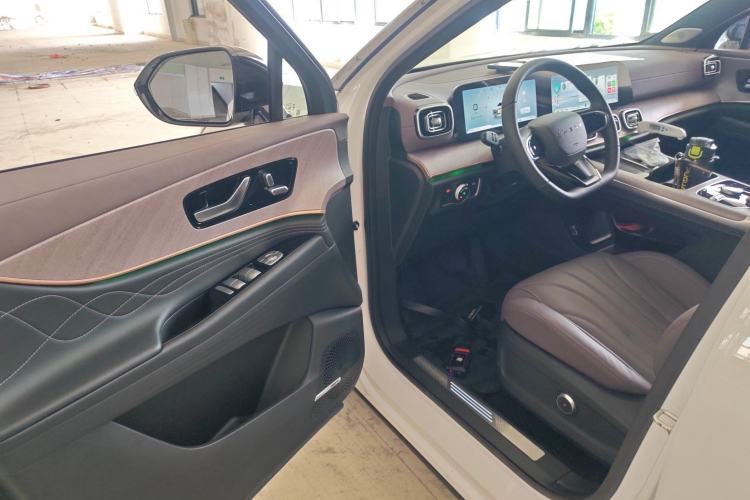 Used Chery Tiggo 9 2025 2.0T Automatic Two-Wheel Drive Luxury Edition 5 Seats Driver Seat