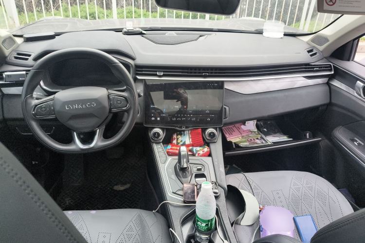 Used Lynk & Co 01 2021 2.0TD Two-Wheel-Drive Pro Trim Center Console