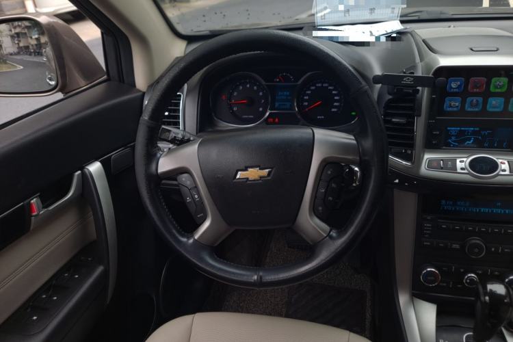 Used Chevrolet Captiva 2015 2.4L 4x4 Flagship Edition 7-Seater
