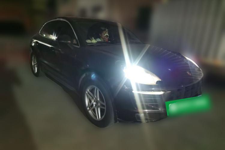 Used Porsche Macan 2017 Macan 2.0T Front Right 45 Deg