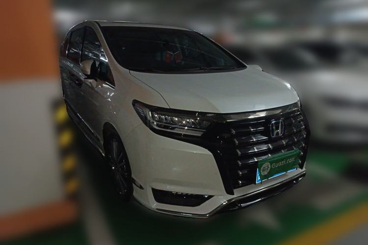 Used Honda Elysion 2022 2.0L eHEV Luxury First Edition Front Right 45 Deg