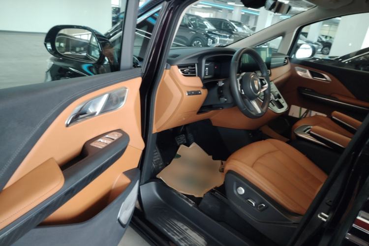 Used Hongqi HQ9 PHEV 2024 2.0T Four-Wheel Drive Business Edition
