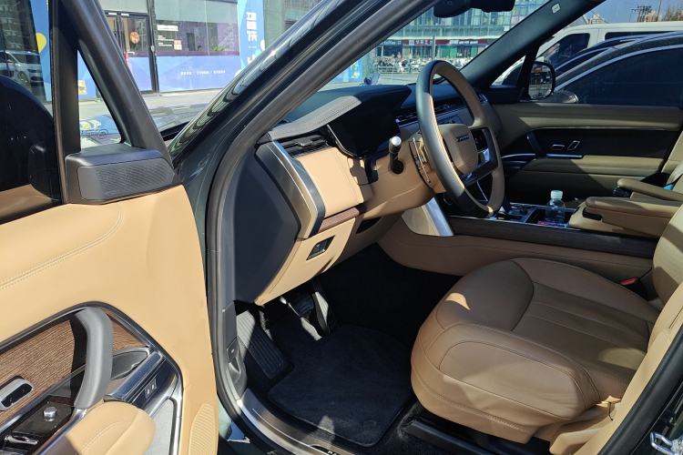 Used Land Rover Range Rover 2023 3.0 L6 400 PS Extended Long-Wheelbase Version