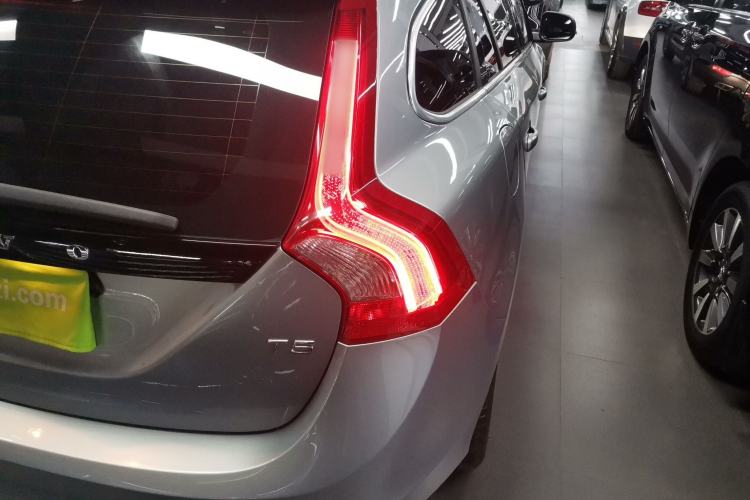 Used Volvo V60 2014 T5 Zhiya Edition