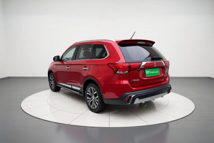 Used Mitsubishi Outlander 2016 2.4L 4x4 Luxury Edition 7-Seater Exterior 2