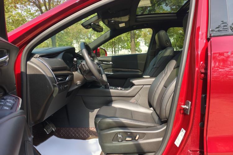 Used Cadillac XT4 2022 28T Four-Wheel Drive Platinum Edition Interior 2