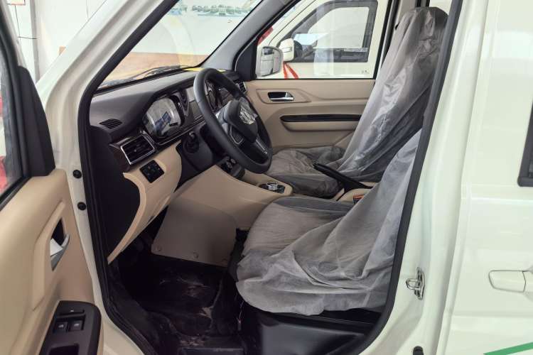 Used Kuayue Kuayue Xing V5 EV 2024 Luxury Model 6-Seater Hatchback
