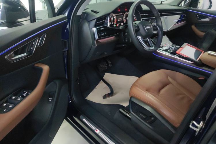 Used Audi Q7 2021 45 TFSI quattro S line Sport model
