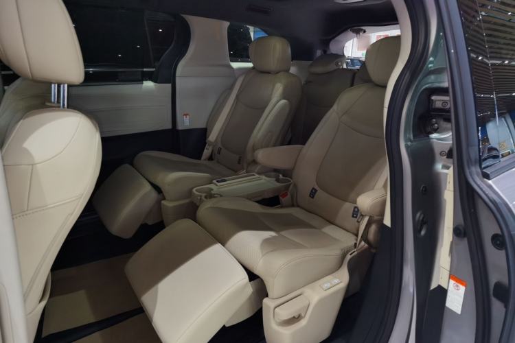 Used Toyota Granvia 2022 2.5L Hybrid Prestige Edition