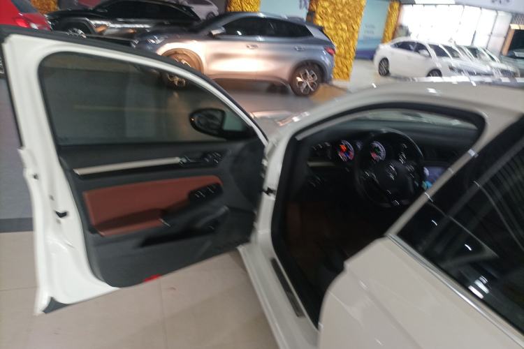 Used Volkswagen Lamando 2015 280TSI DSG Comfort Edition Driver Seat