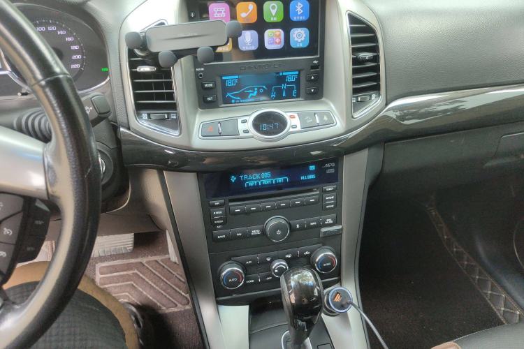 Used Chevrolet Captiva 2015 2.4L 4x4 Flagship Edition 7-Seater
