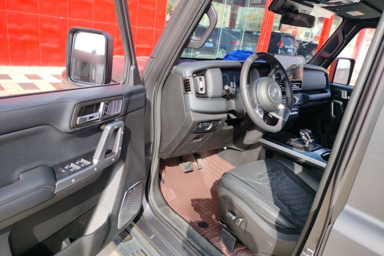 Used 212 T01 2024 2.0T Mechanic
