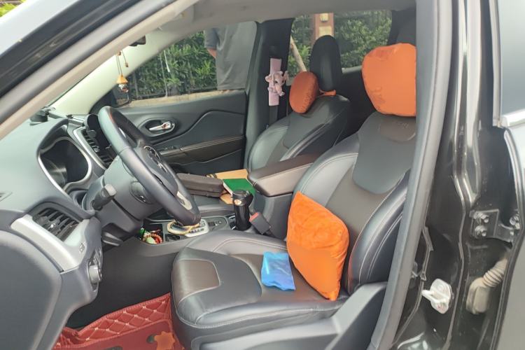 Used Jeep Cherokee 2020 2.0L Two-Wheel Drive Classic Sports Edition