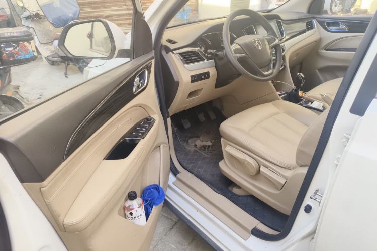 Used Baojun 730 2016 1.5T Manual Comfort Version 7 Seats Driver Seat