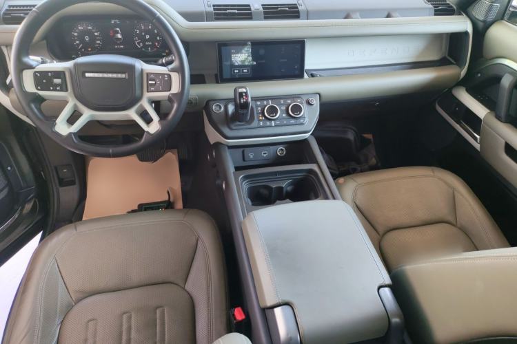 Used Land Rover Defender 2020 110 P400 HSE Center Console