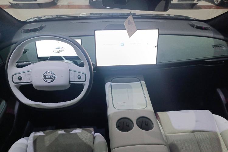 Used Nissan N7 2025 625 Max Interior 3