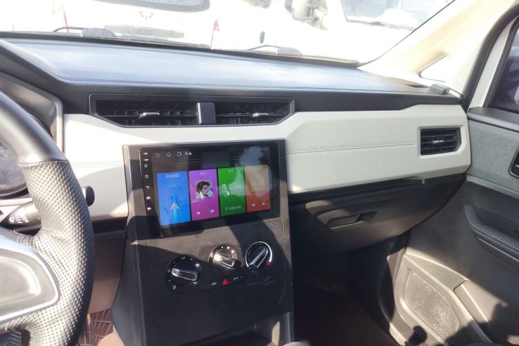 Used Wuling Zhengcheng 2021 1.5T Manual Comfort Version Interior 2