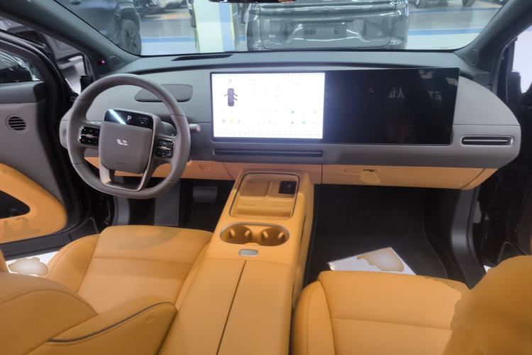 Used Li Auto i6 2025 Model Two-Wheel-Drive Standard Type
