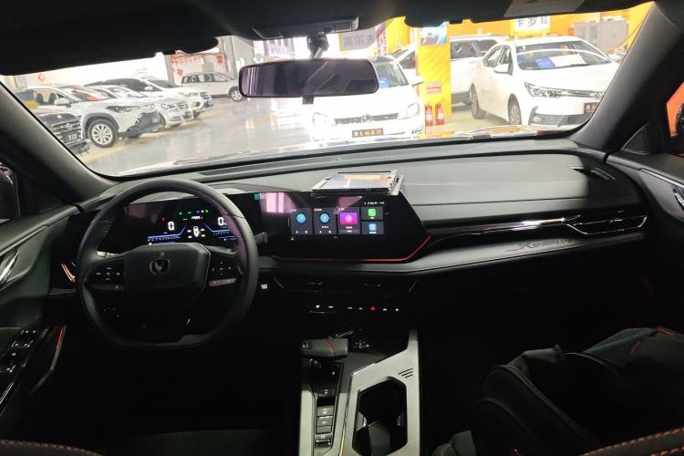 Used CHANGAN X5 PLUS 2025 1.5T DCT High-Energy Version Center Console