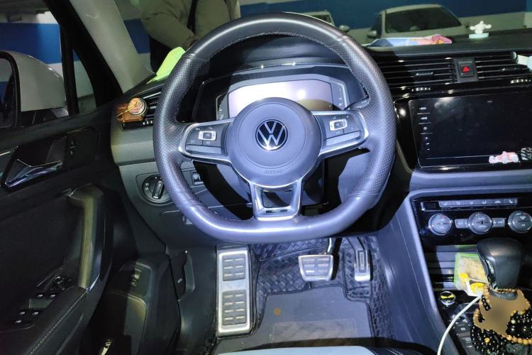 Used Volkswagen Tiguan L 2021 330TSI Automatic Two-Wheel Drive R-Line Enhanced Edition
