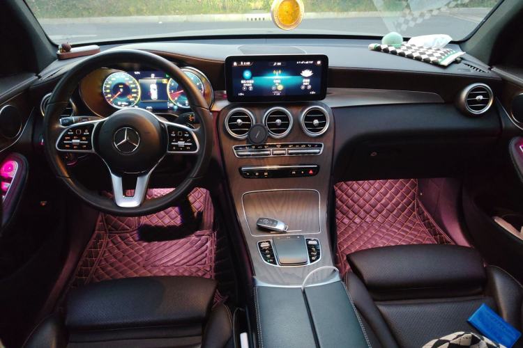 Used Mercedes-Benz GLC 2022 GLC 300 L 4MATIC Dynamic Edition Prestige Model Center Console