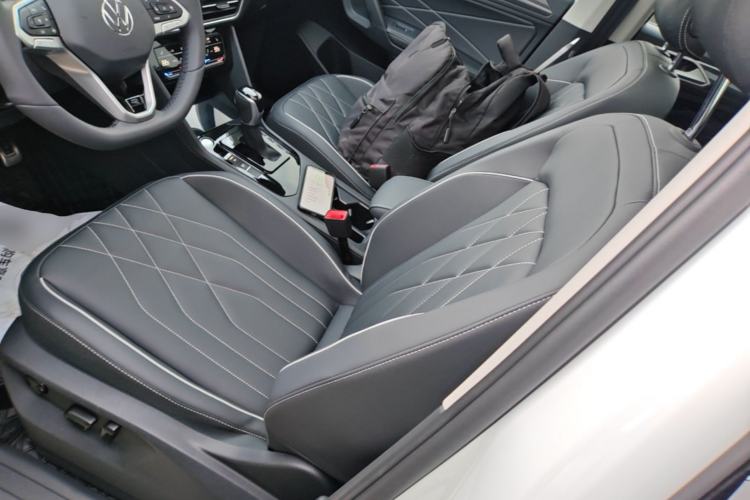 Used Volkswagen Tiguan L 2024 Outstanding Model 330TSI Automatic Two-Wheel Drive R-Line Dragon Glory Edition
