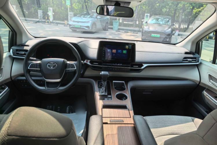 Used Toyota SIENNA 2023 2.5L Hybrid Comfort Edition Interior 1
