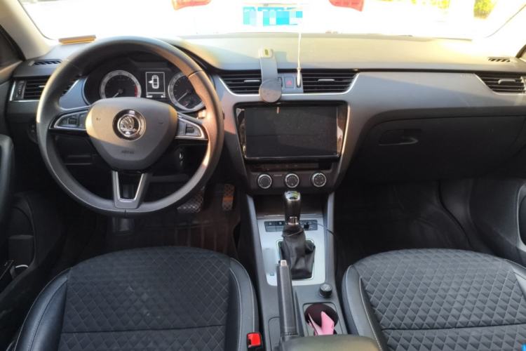 Used Skoda Octavia 2019 1.5L Automatic Smart Drive Luxury Edition China V Standard Center Console