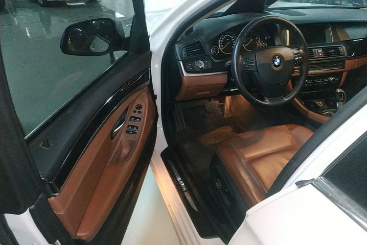Used BMW 5 Series 2014 520Li Elegant Model
