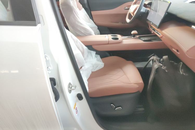 Used Changan UNI-Z New Energy 2024 Blue Whale Smart Electric iDD 125km Beyond Edition
