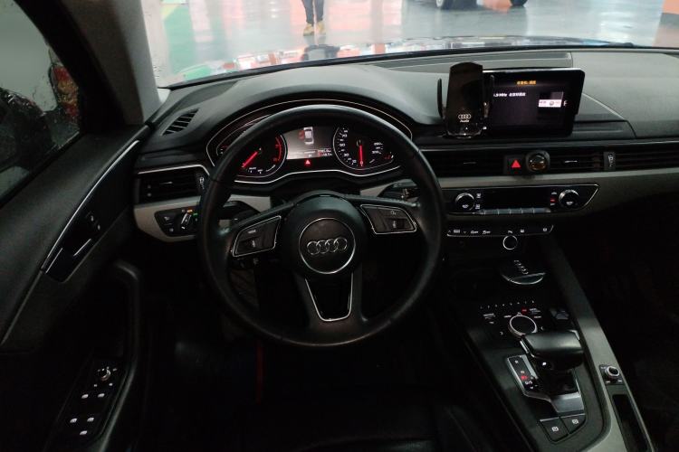 Used Audi A4L 2018 30th Anniversary Edition 40 TFSI Trendy Model Steering Wheel