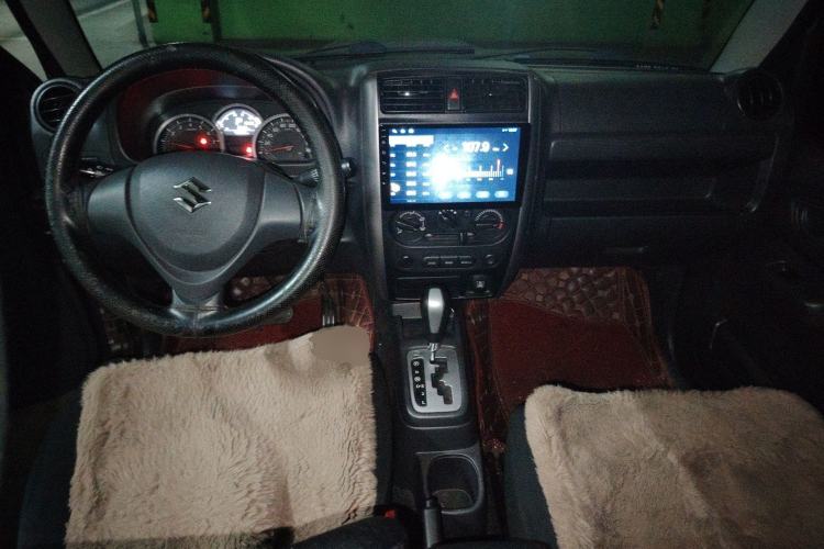 Used Suzuki Jimny 2015 1.3 AT JLX Center Console