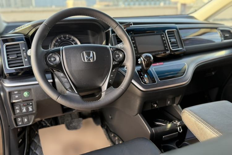 Used Honda Elysion 2016 2.4L Supreme Edition
