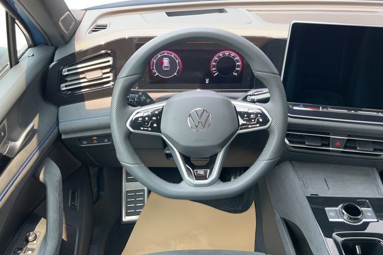 Used Volkswagen Tiguan L 2024 PRO 380TSI Four-Wheel Drive R-Line Prestige Edition Interior 3