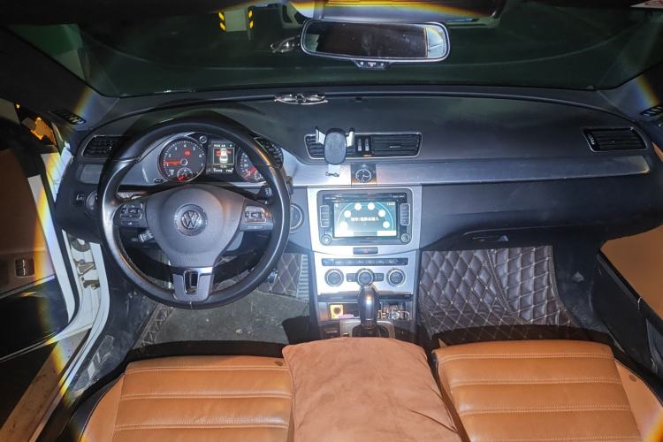 Used Volkswagen FAW-Volkswagen CC 2015 2.0 TSI Ultimate Model Center Console