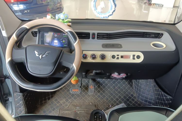 Used Wuling Hongguang MINIEV 2020 Enjoyment Model Lithium Iron Phosphate Center Console