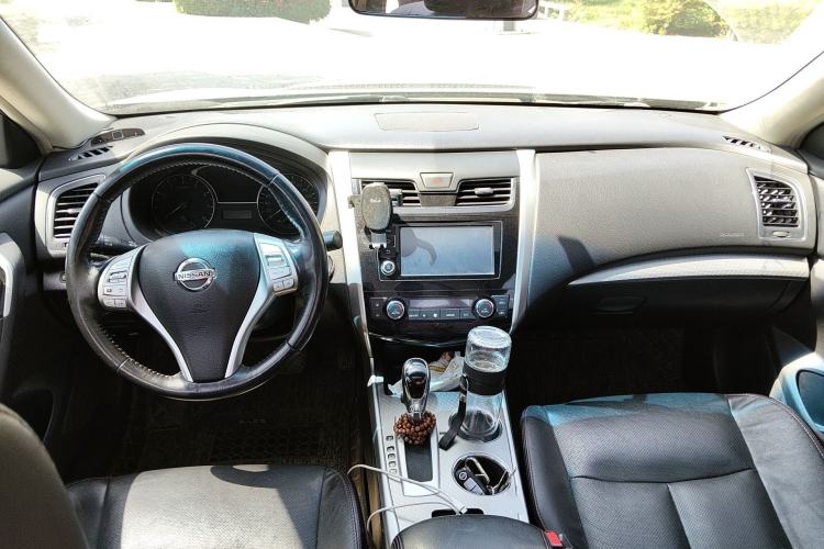 Used Nissan Teana 2016 Revised Version 2.0L XL Comfort Edition Center Console