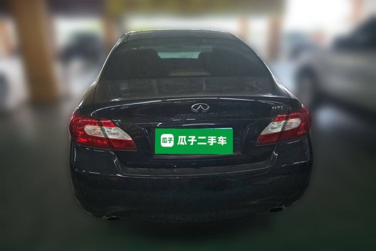 Used Infiniti M Series 2011 M37 model

